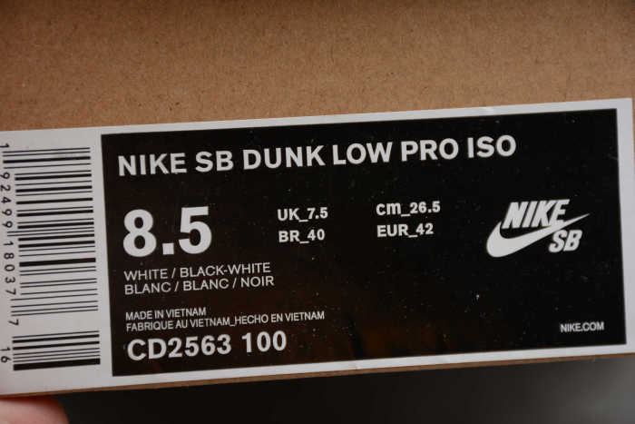 SB Dunk “Orange Label” CD2563-100
