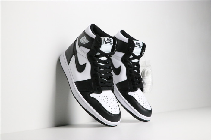 Air Jordan 1 Retro High OG Black/White 555088-010