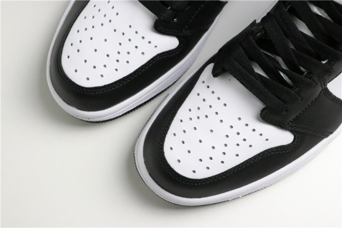 Air Jordan 1 Retro High OG Black/White 555088-010