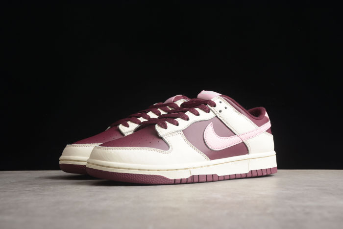 SB Dunk Low Red Valentine's Day DR9705-100
