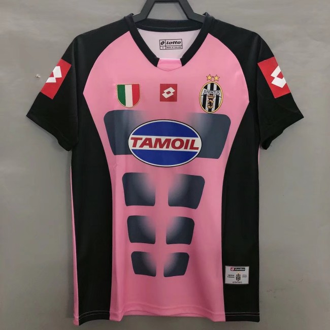 Juventus Retro Pink Goalkeeper Jersey 2002/03