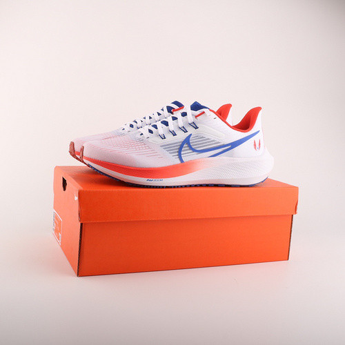 39 Jogging shoes DQ7885