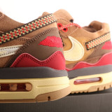 Limited Edition Sneaker DD1870