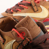 Limited Edition Sneaker DD1870