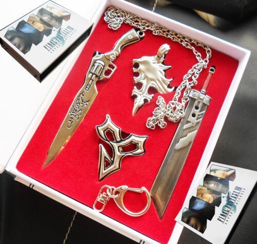 Final Fantasy VII FF7 Neckace Pendant Keychain Swords Weapons Cosplay Props New in BOX 4pcs Set Collection