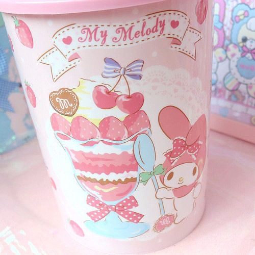 Cute Cherry Melody Flower Cinnamoroll Hello Kitty and Bear Trash Can with Lid