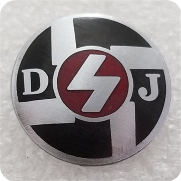 Type #36_ww2 german badge