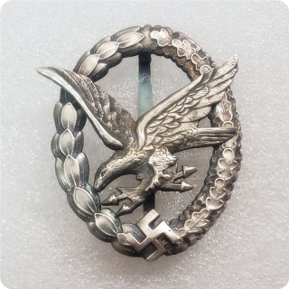 Type #136_WWII Antique Silver badge