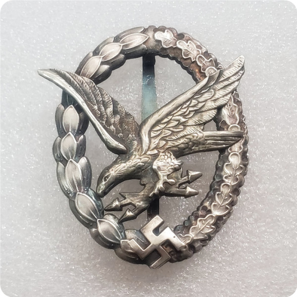 Type #136_WWII Antique Silver badge