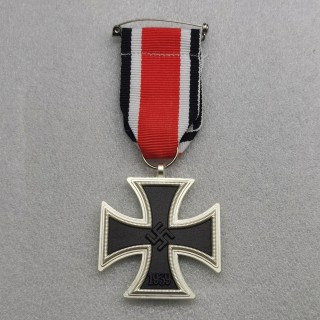 Type #178_WWII badge