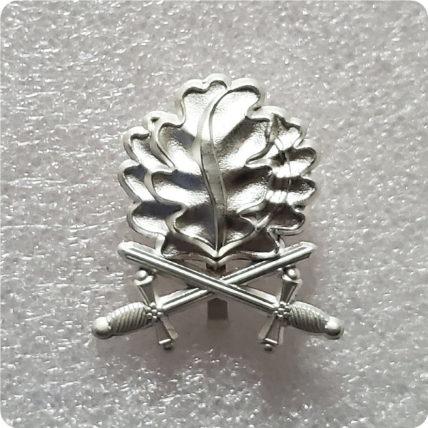 Oak leaves pin sword brooch badge Germany jewelry men patriot gift shirts jacket accessory