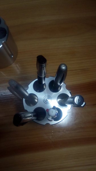 Revolver Pen Holder
