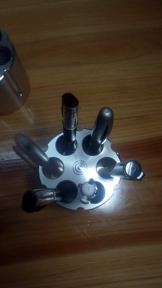 Revolver Pen Holder