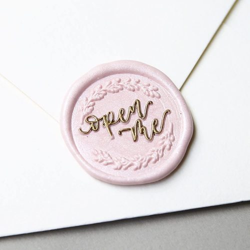 “ Open Me ” Signature Design Wreath Wax Seal Stamp for Wedding, Handwritten Calligraphy by Shelly Kim– Decoration for Invitations Cards, Envelopes, Letter Sealing, Wine Package, Gift Ideas