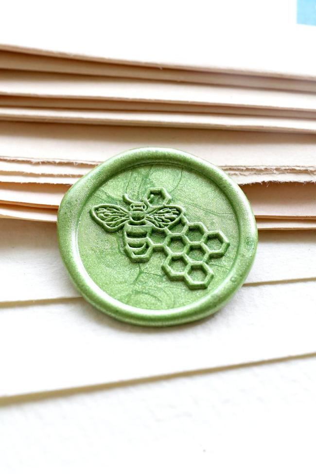 Bumble bee and honey comb Wax Seal Stamp /wax seal Stamp kit /Custom Sealing Wax Stamp/wedding wax seal stamp/Christmas Gift