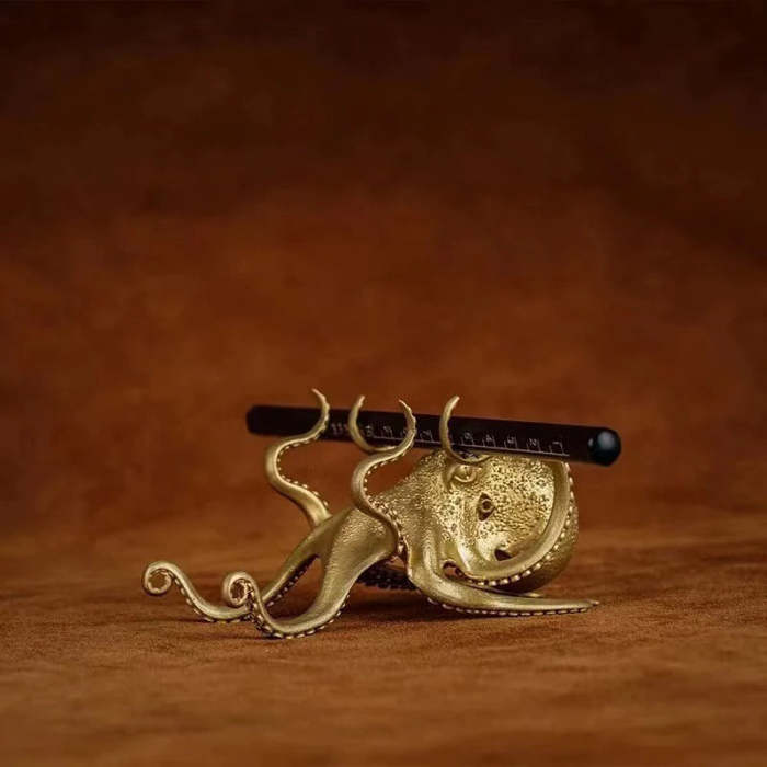 Get a grip on your phone with this octopus phone holder