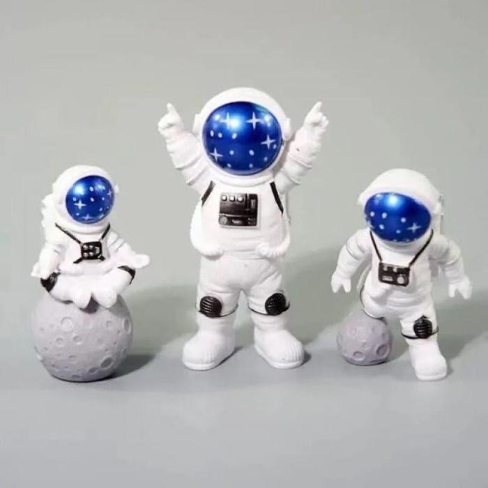 3Pcs Resin Astronaut Figure Statue