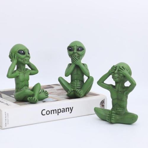 Alien Statue Set Figurine