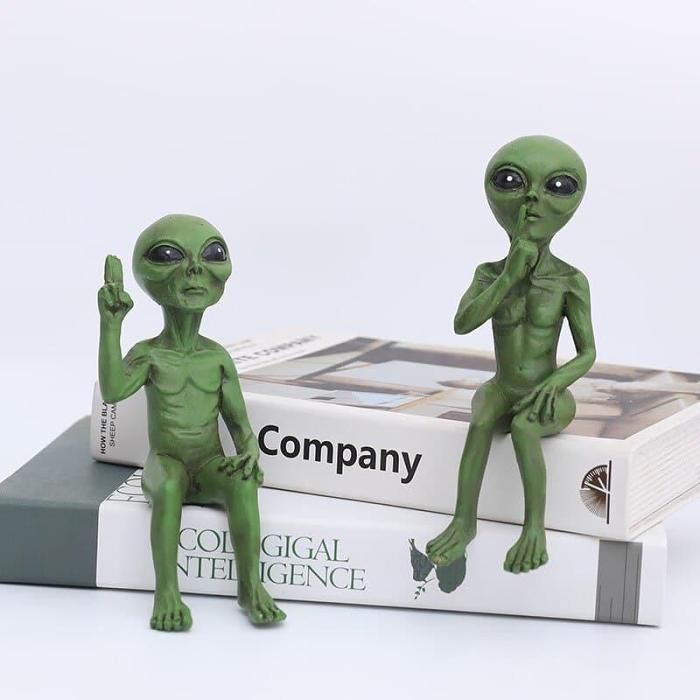 Alien Statue Set Figurine