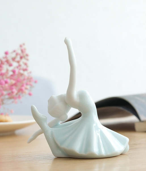 Delicate Pose Figurine Ornament