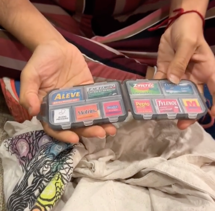 😊Fashionable Portable Double-Layer Sealed Travel Pill Box