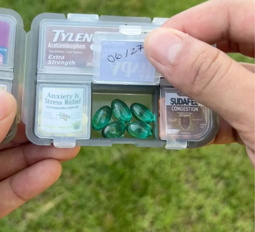 😊Fashionable Portable Double-Layer Sealed Travel Pill Box