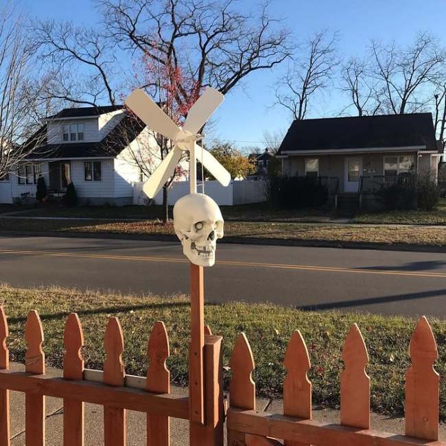 Skull Whirligig - Gothic Garden Decor