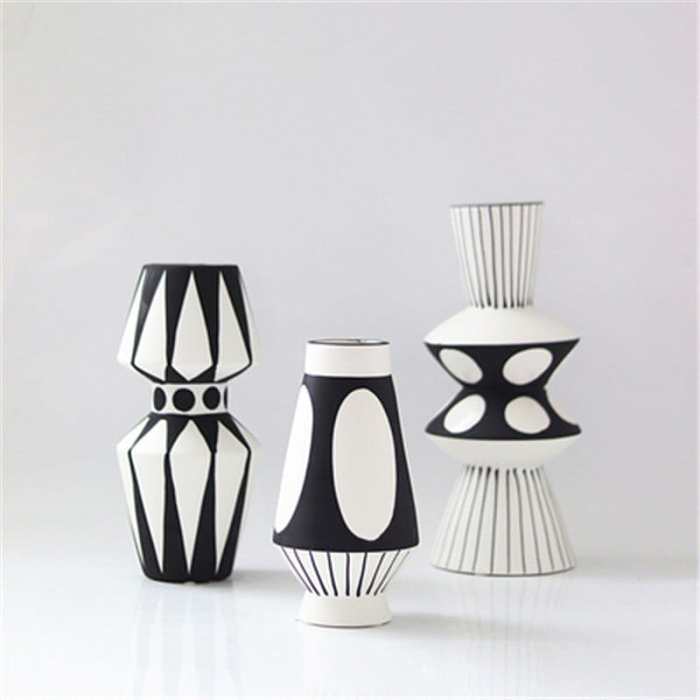Black And White Irregular Vase by Veasoon