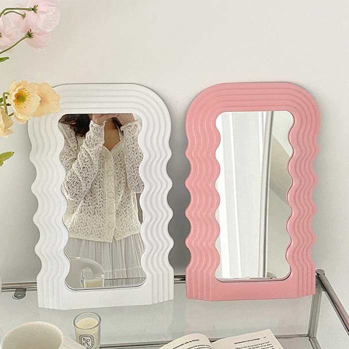 Wavy Mirror by Veasoon