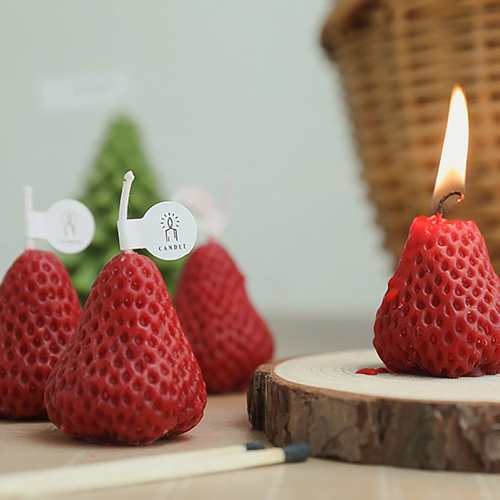 Strawberry Aromatic Candle by Veasoon