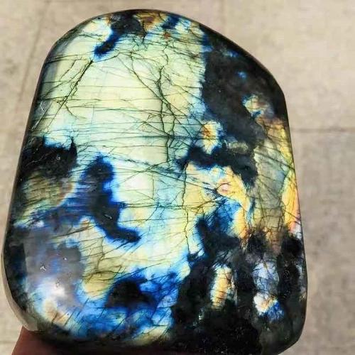 Natural Labradorite Stone in Blue and Yellow Flash by Veasoon