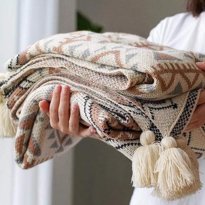 Vintage Design Throw Blanket by Veasoon
