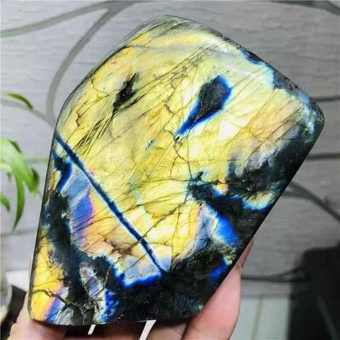 Natural Labradorite Stone in Blue and Yellow Flash by Veasoon