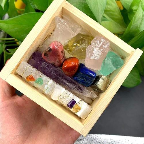 10 Healing Crystals In a Box by Veasoon