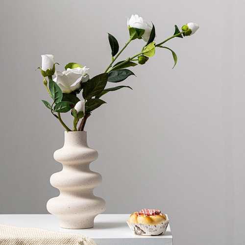 Ezra Nordic Vase by Veasoon