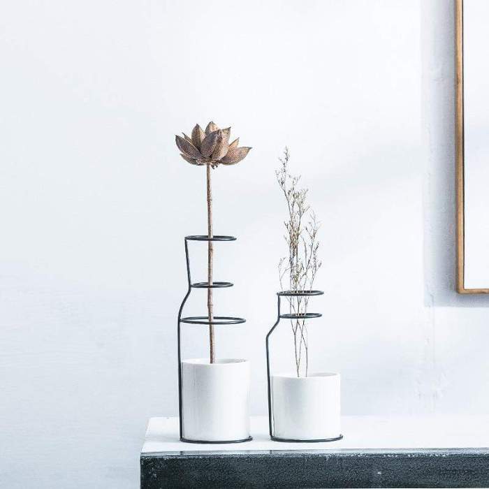 Minimalist Ceramic Vase by Veasoon