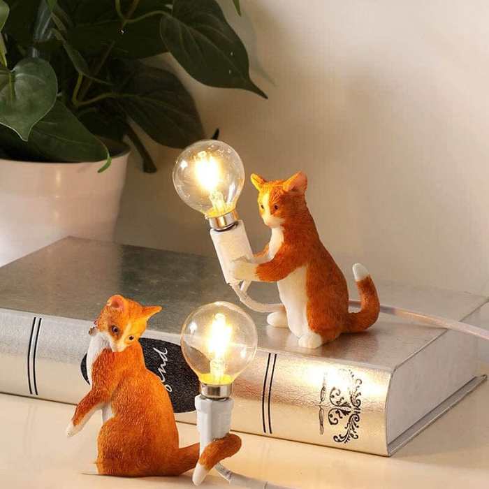 Cat Statue Table Lamp by Veasoon