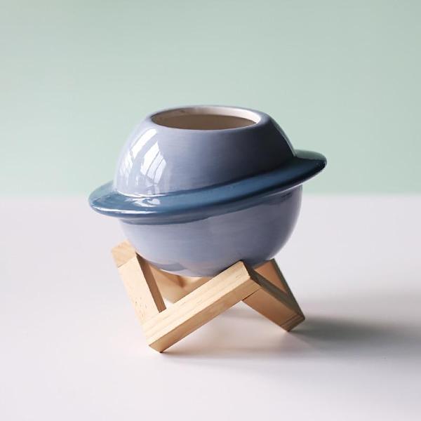 Planet Shaped Plant Pot by Veasoon