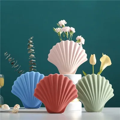 Shell Vase by Veasoon