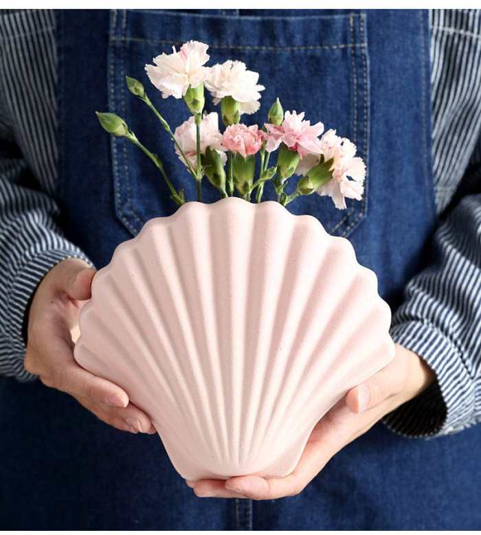 Shell Vase by Veasoon
