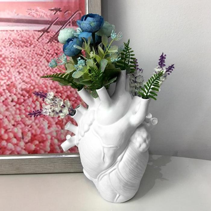 Heart Flower Vase by Veasoon