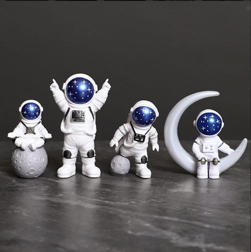Spaceman Figurines by Veasoon