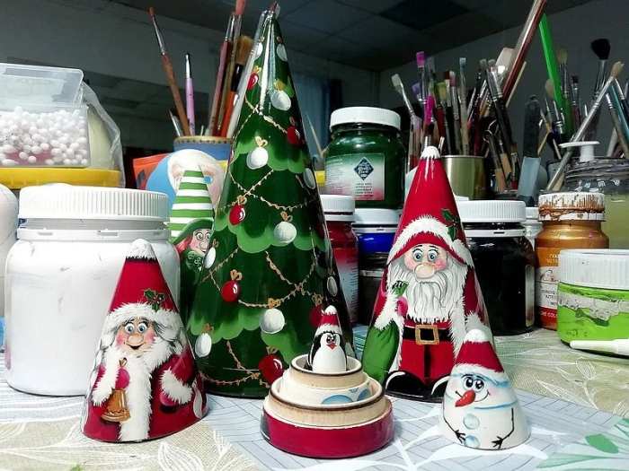 Handmade Scandinavian Gnome Wooden Nesting Dolls (5 pcs)