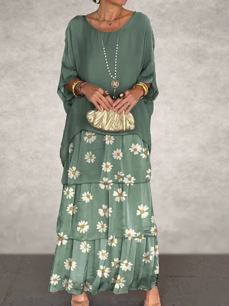 Elegant Loose Dress With Round Neck and Batwing Sleeves