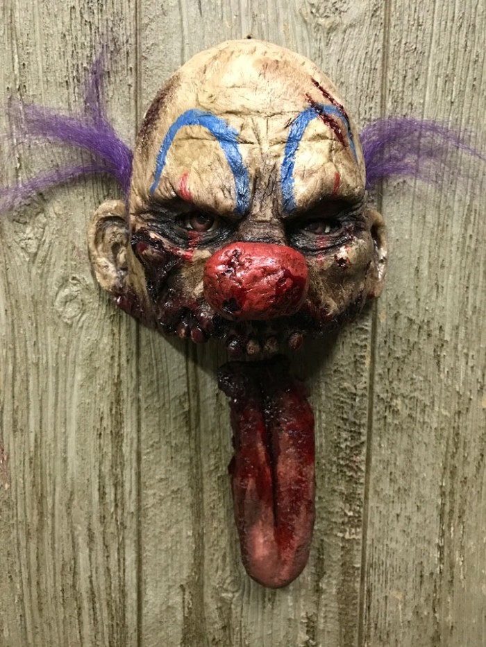 Last Day 49% OFF -Horror Head Swing Clock Wall Decor