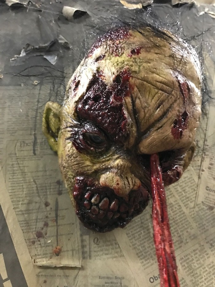 Last Day 49% OFF -Horror Head Swing Clock Wall Decor