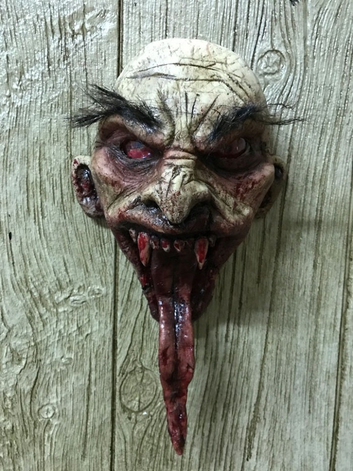 Last Day 49% OFF -Horror Head Swing Clock Wall Decor
