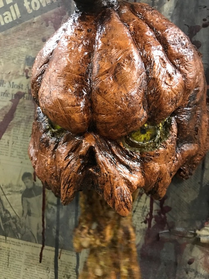 Last Day 49% OFF -Horror Head Swing Clock Wall Decor