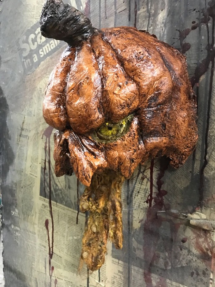 Last Day 49% OFF -Horror Head Swing Clock Wall Decor