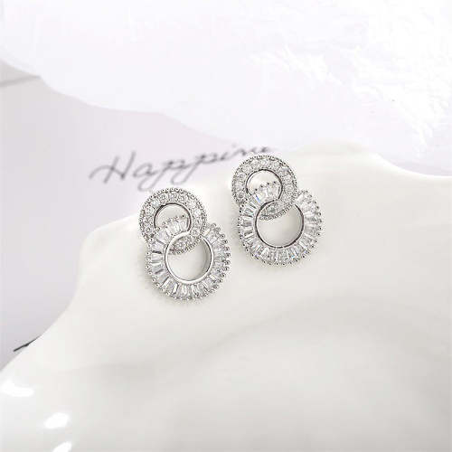 The Elise Earrings with Intertwined Circles